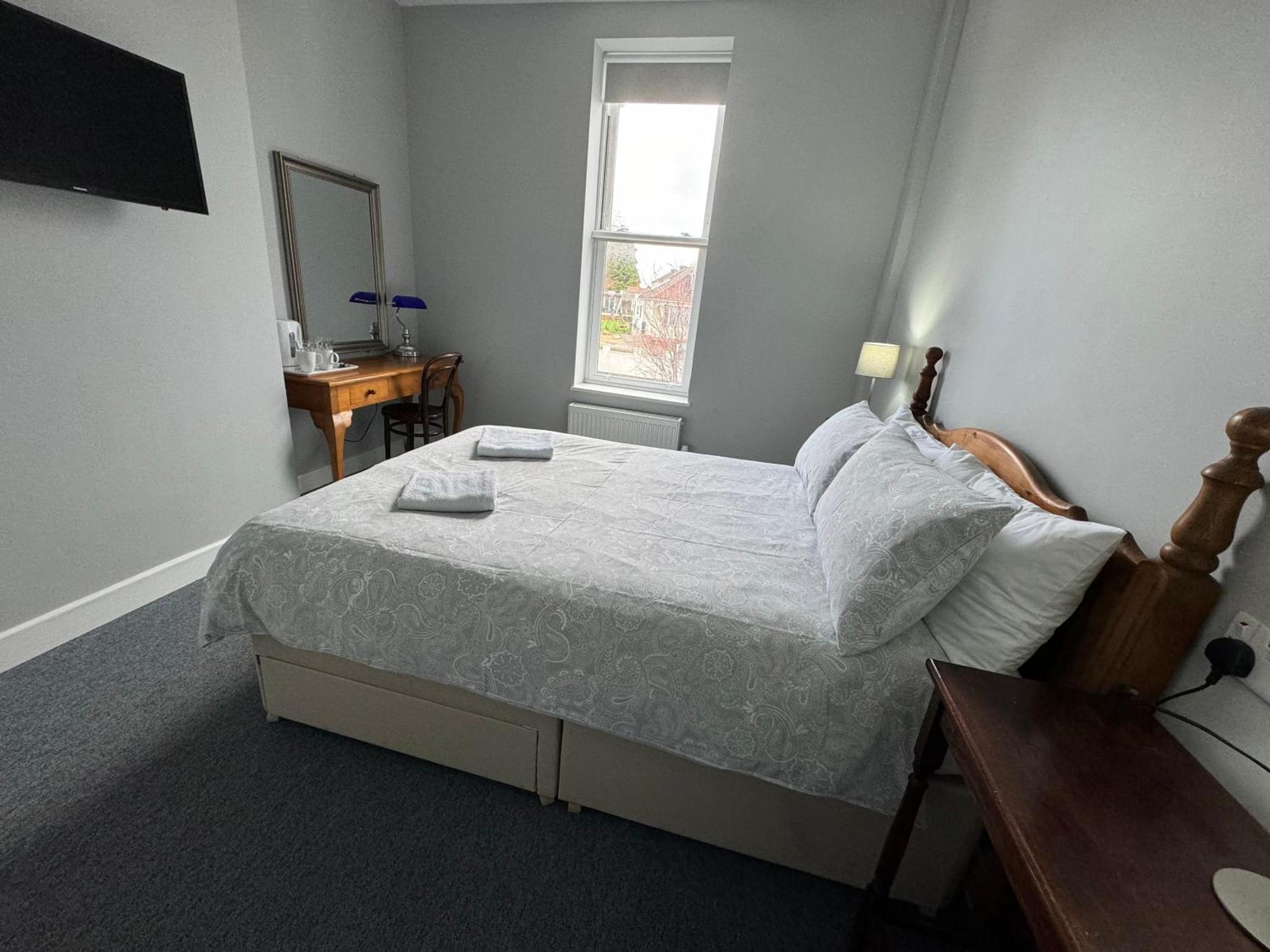 The Elms Guest House Bristol Filton Eksteriør billede