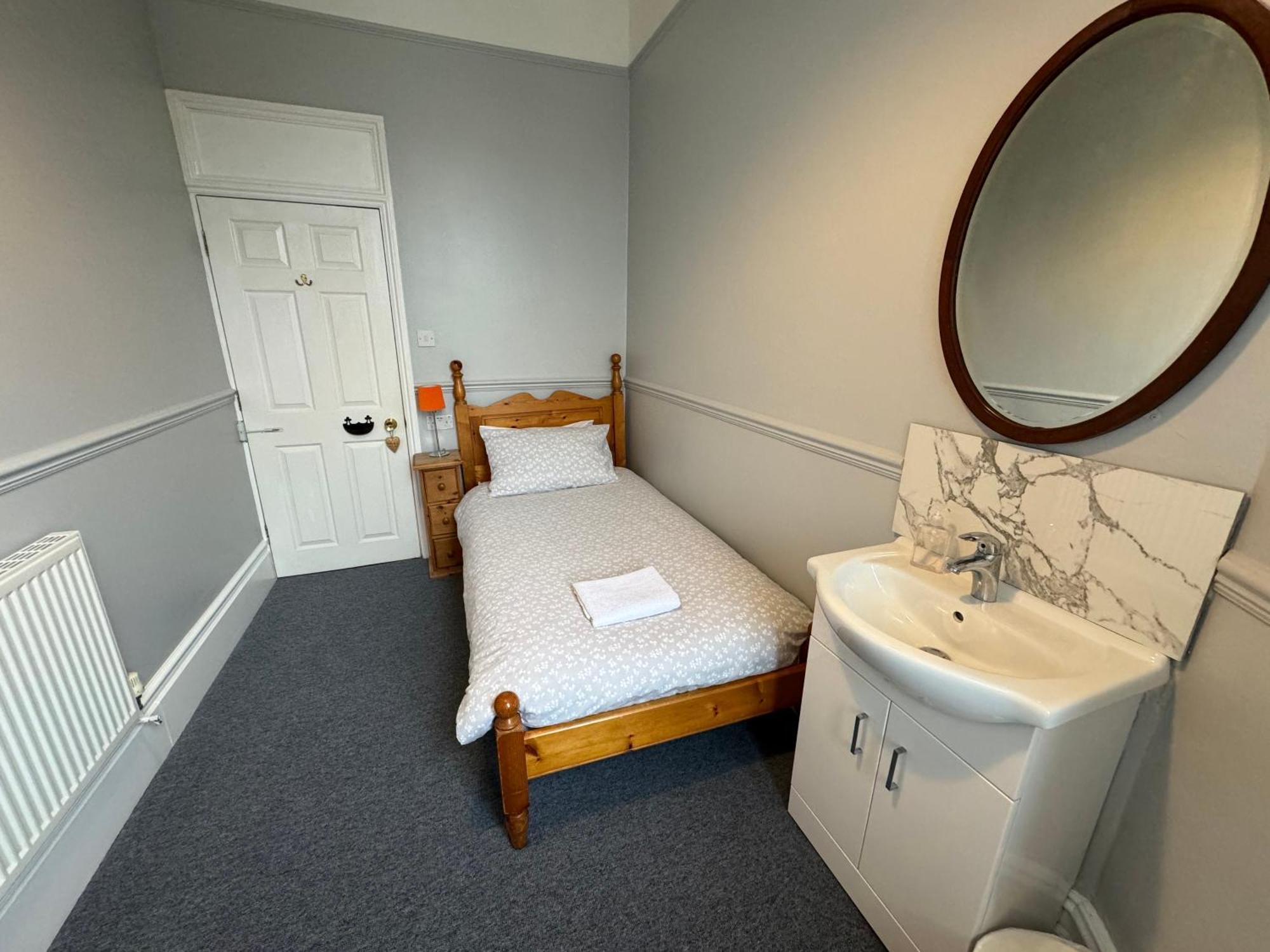 The Elms Guest House Bristol Filton Eksteriør billede
