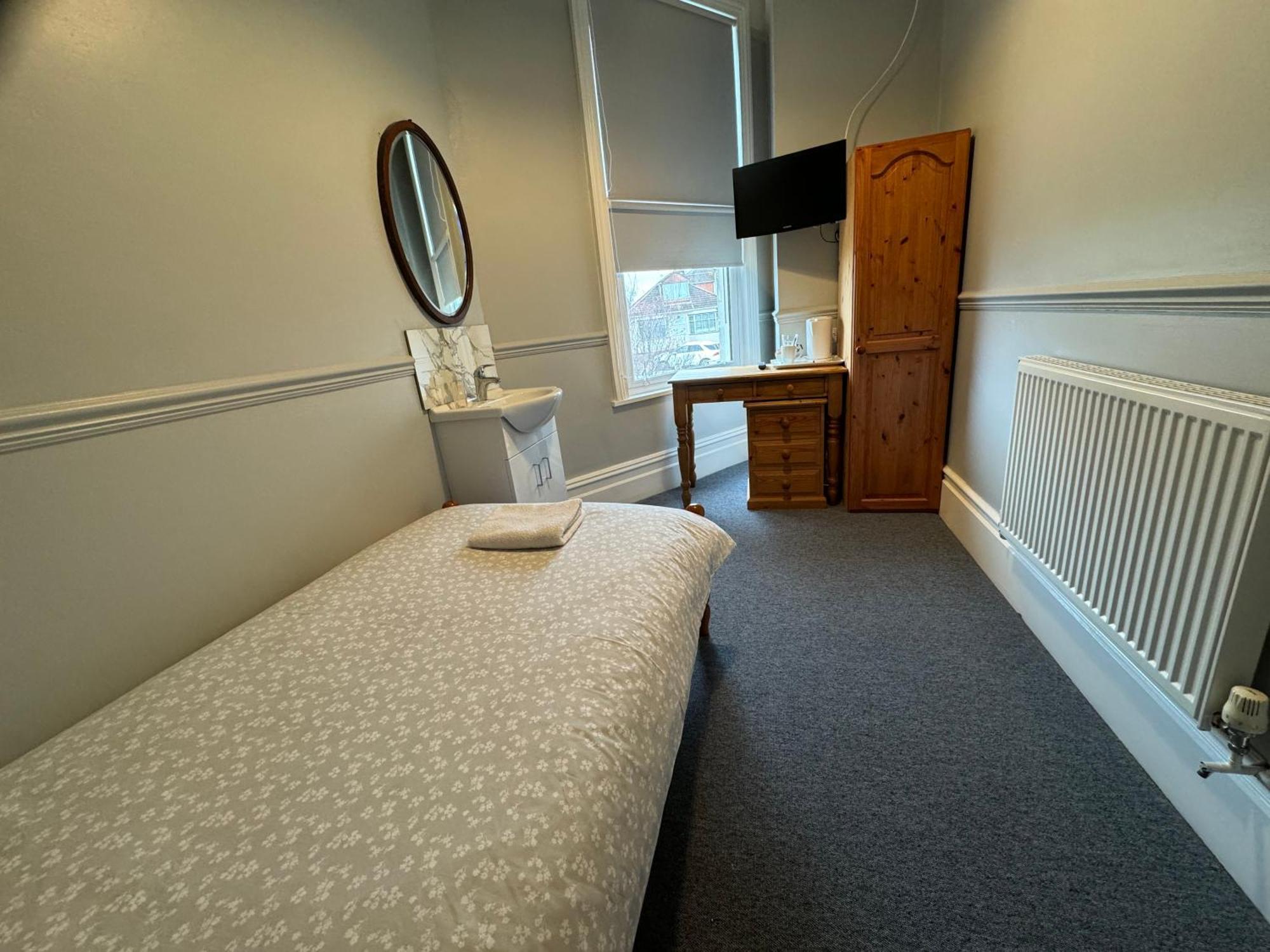The Elms Guest House Bristol Filton Eksteriør billede