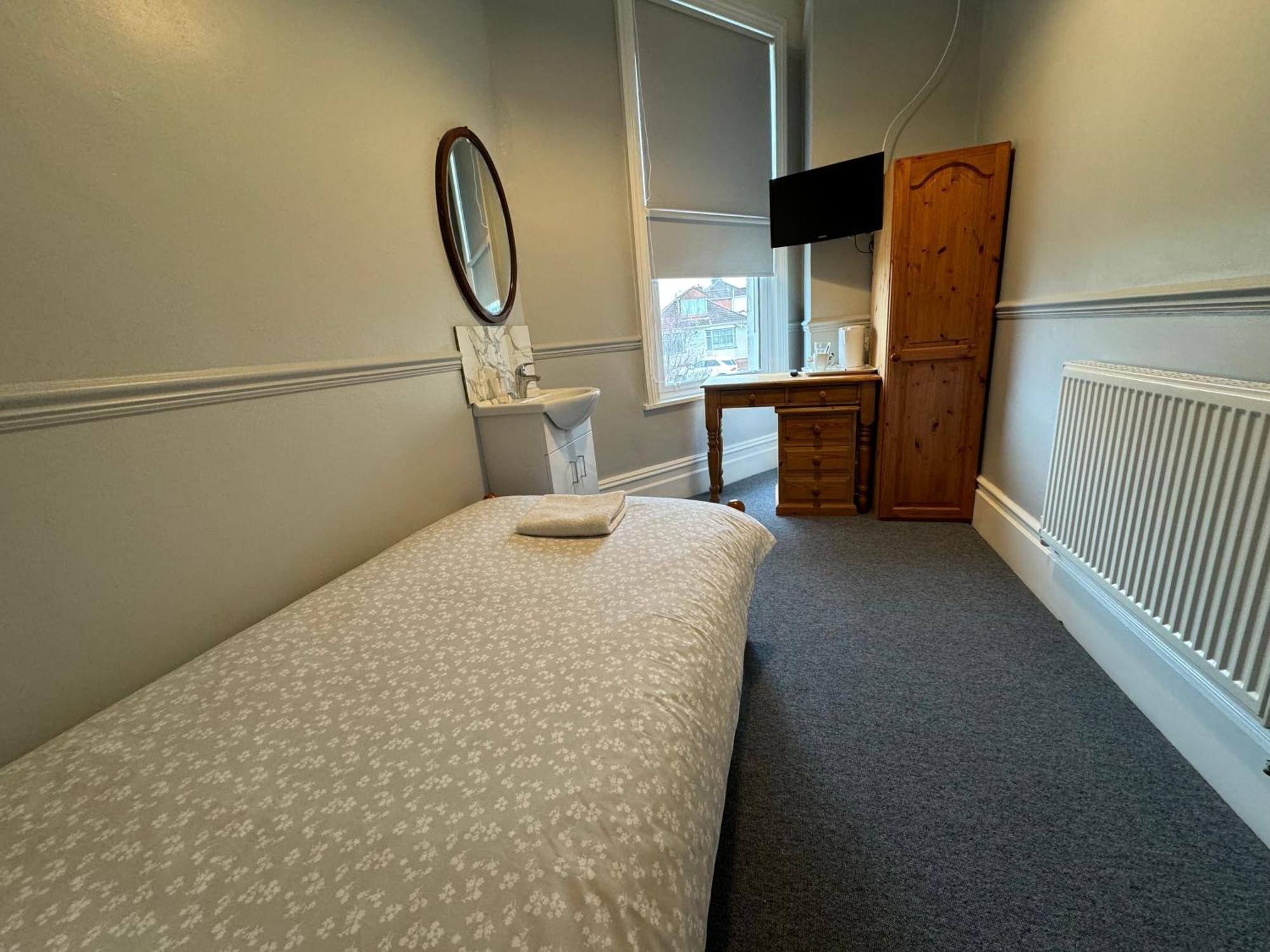 The Elms Guest House Bristol Filton Eksteriør billede