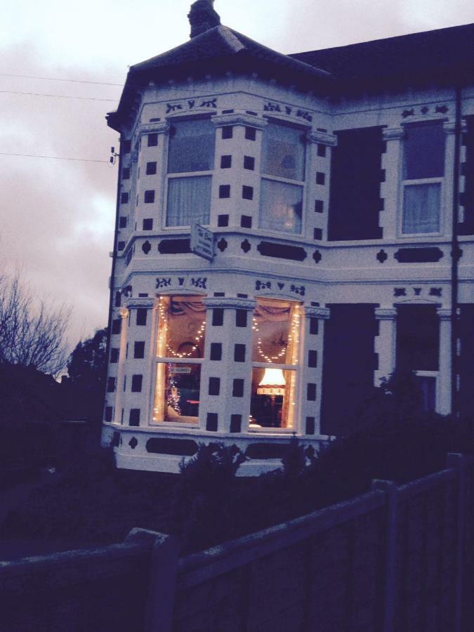 The Elms Guest House Bristol Filton Eksteriør billede